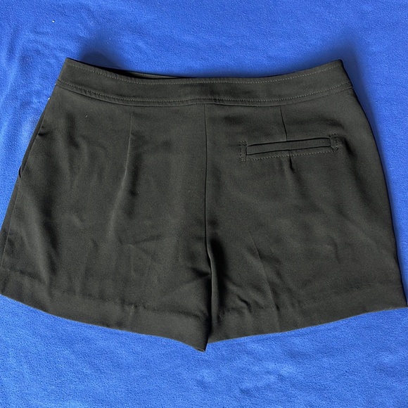 Trina Turk cocktail shorts - Picture 3 of 3